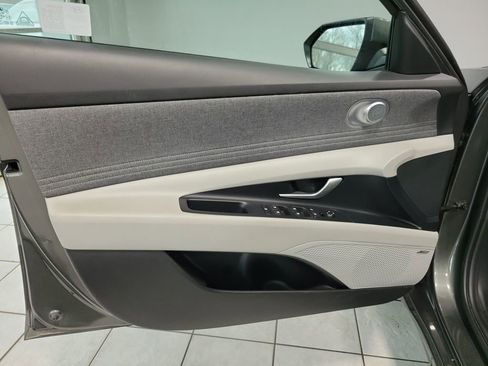 Used 2024 Hyundai Elantra Limited image 30