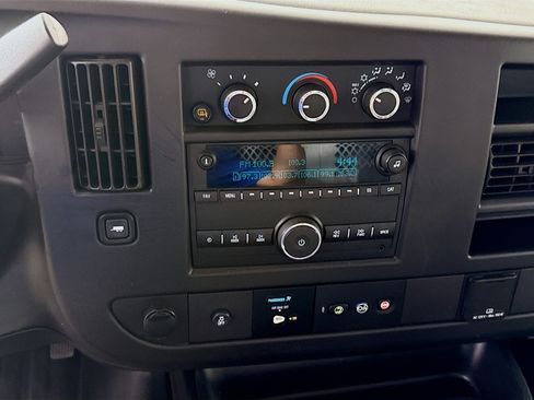 Used 2018 Chevrolet Express 3500 w/ Driver Convenience Package RWD image 18