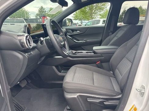 Used 2025 Chevrolet Equinox LT FWD image 9
