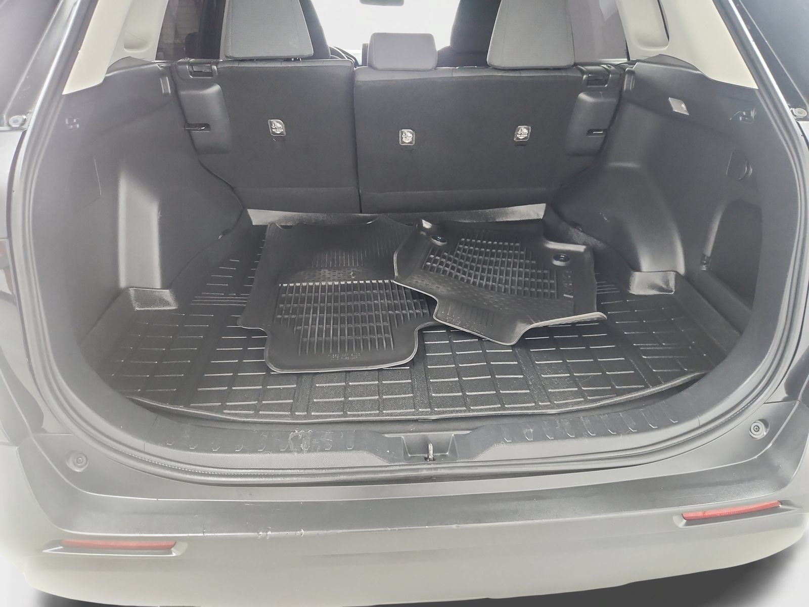 Used 2021 Toyota RAV4 XLE FWD image 23
