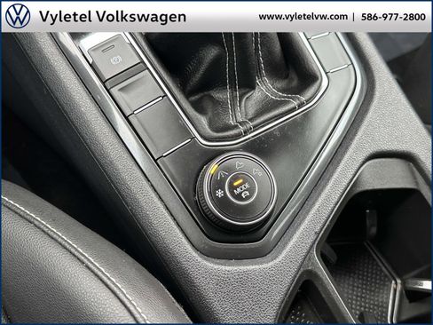 Certified 2022 Volkswagen Tiguan SE image 30