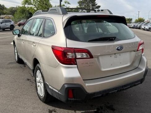 Used 2019 Subaru Outback 2.5i AWD/4WD image 7