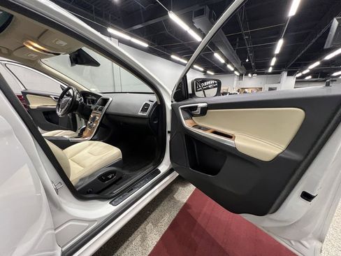 Used 2017 Volvo XC60 T5 Inscription w/ Preferred Option Package image 34