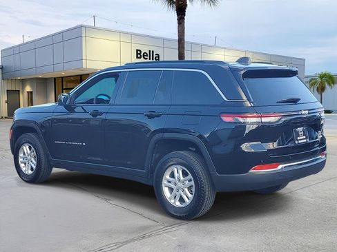 Used 2025 Jeep Grand Cherokee Laredo w/ Luxury Tech Group I RWD image 3