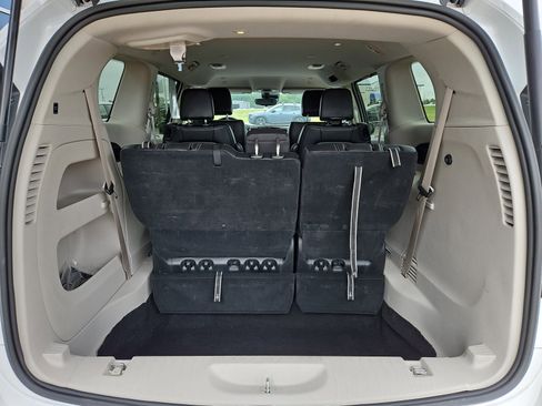 Used 2024 Chrysler Pacifica Touring-L FWD image 23
