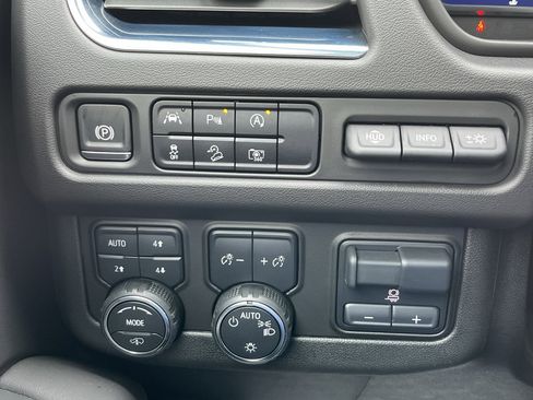 Used 2024 Chevrolet Tahoe High Country image 29