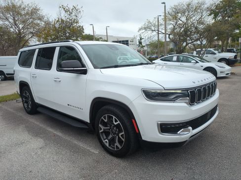 Used 2024 Jeep Wagoneer L Series III w/ Flexible Seating Group image 2