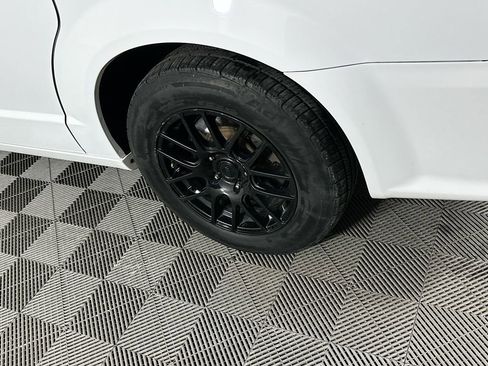 Used 2019 Dodge Grand Caravan SXT image 37