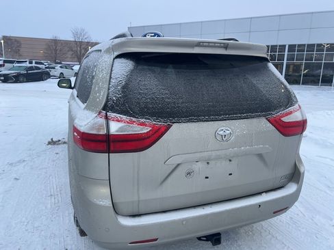Used 2016 Toyota Sienna XLE image 7