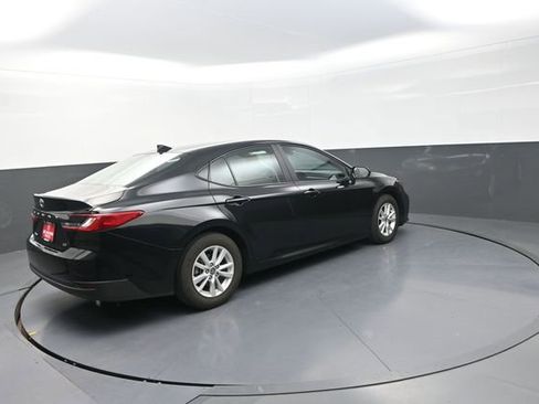Used 2025 Toyota Camry LE image 8