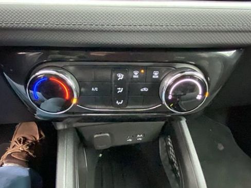 Used 2025 Chevrolet TrailBlazer LT image 28