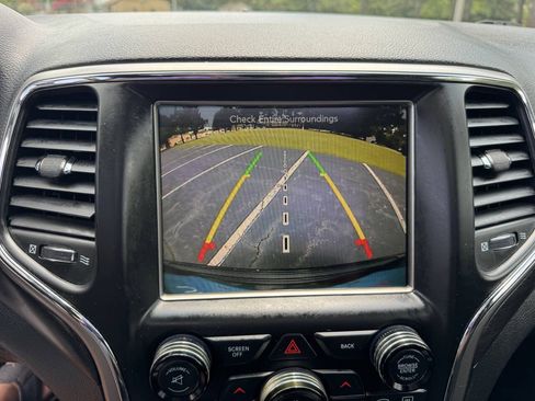Used 2017 Jeep Grand Cherokee Altitude RWD image 38