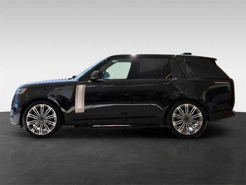 New 2026 Land Rover Range Rover SV image 2