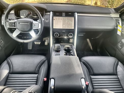 New 2026 Land Rover Discovery Limited Edition image 12