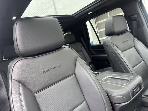 Used 2022 GMC Yukon Denali w/ Denali Reserve Package RWD image 26