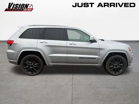 Used 2020 Jeep Grand Cherokee Altitude image 4