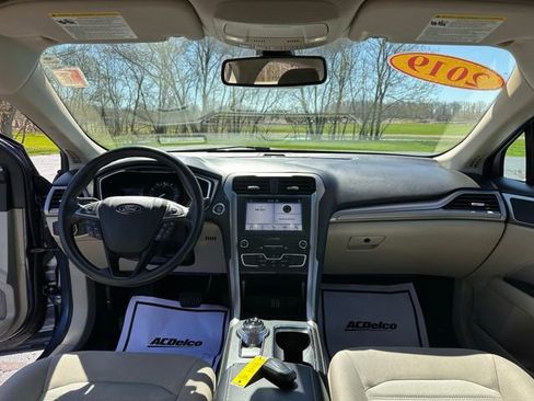 Used 2019 Ford Fusion SE AWD/4WD image 13