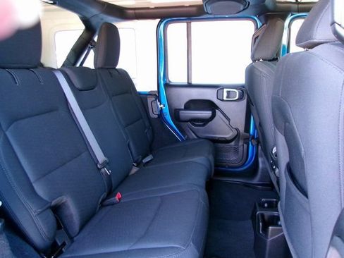 Used 2022 Jeep Wrangler Unlimited Sport image 18