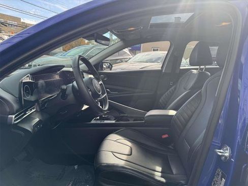 Used 2023 Hyundai Elantra Limited w/ Winter Weather Package image 17