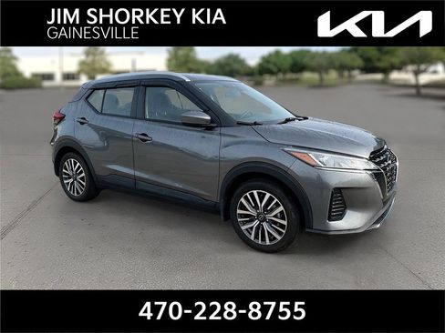 Used 2023 Nissan Kicks SV image 1