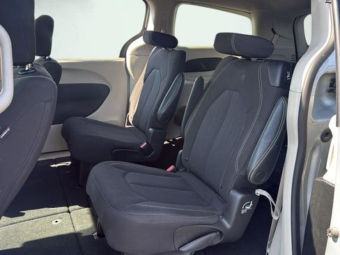 Used 2023 Chrysler Voyager LX FWD image 18