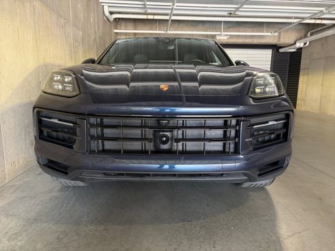 Certified 2026 Porsche Cayenne Coupe AWD/4WD image 10