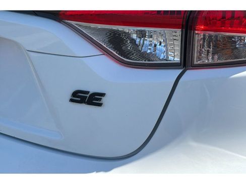 Used 2021 Toyota Corolla SE w/ Carpet Mat Package (TMS) FWD image 32