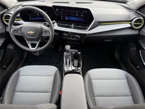 Used 2025 Chevrolet Trax LT w/ Driver Confidence Package image 13