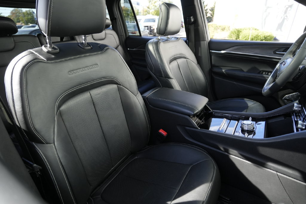 Used 2023 Jeep Grand Cherokee Overland AWD/4WD image 30