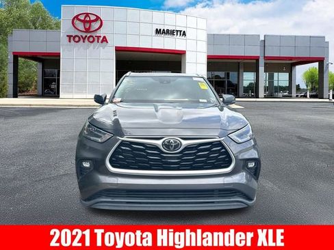 Certified 2021 Toyota Highlander XLE FWD image 2