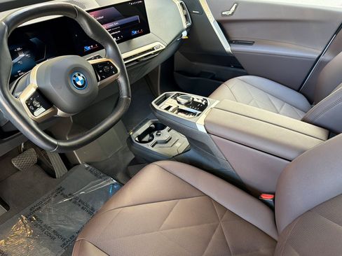 Used 2024 BMW iX xDrive50 w/ Sport Package AWD/4WD image 11