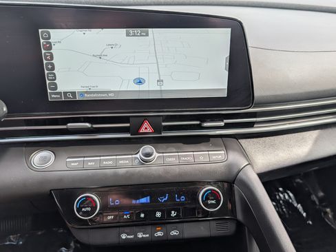 Used 2024 Hyundai Elantra SEL FWD image 25