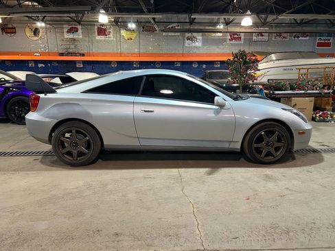 Used 2000 Toyota Celica GT image 2