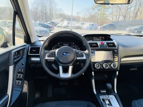 Used 2017 Subaru Forester 2.5i Premium image 6