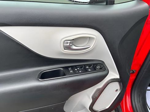 Used 2019 Jeep Renegade Limited w/ UConnect 8.4 Nav Group image 10