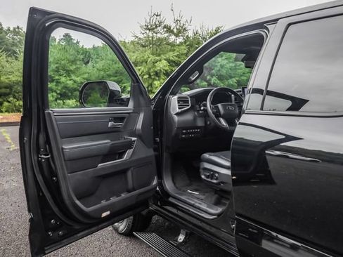 Used 2024 Toyota Tundra Platinum AWD/4WD image 23