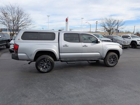 Used 2020 Toyota Tacoma SR5 image 11