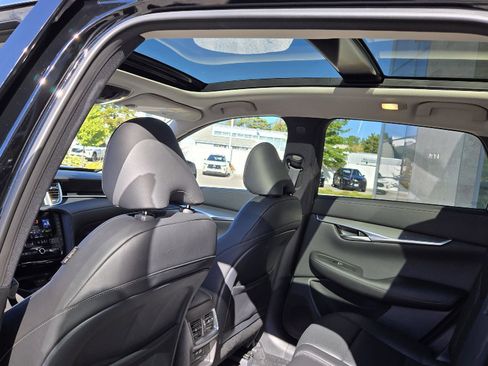 Certified 2025 INFINITI QX50 Luxe w/ Cargo Package image 11