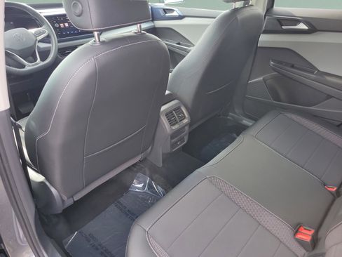 Used 2022 Volkswagen Taos SE FWD image 10