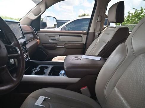 Used 2019 RAM 1500 Laramie AWD/4WD image 10