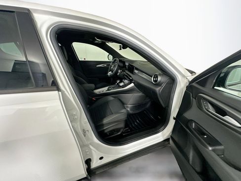 Used 2024 Alfa Romeo Tonale Ti AWD/4WD image 32