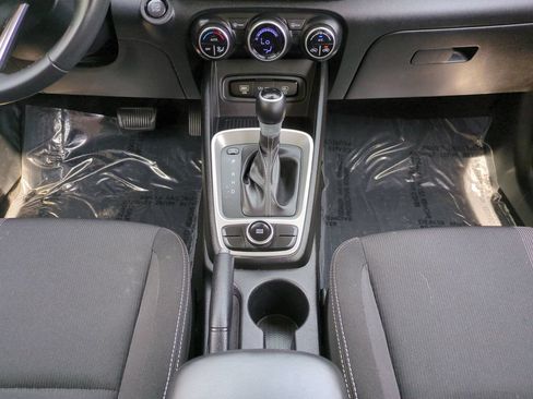 Used 2025 Hyundai Venue SEL FWD image 19