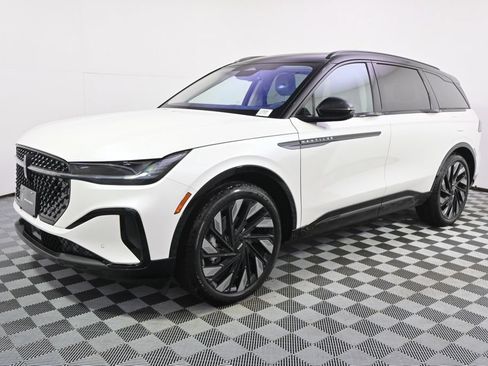 New 2026 Lincoln Nautilus Reserve w/ Jet Appearance Package AWD/4WD image 2