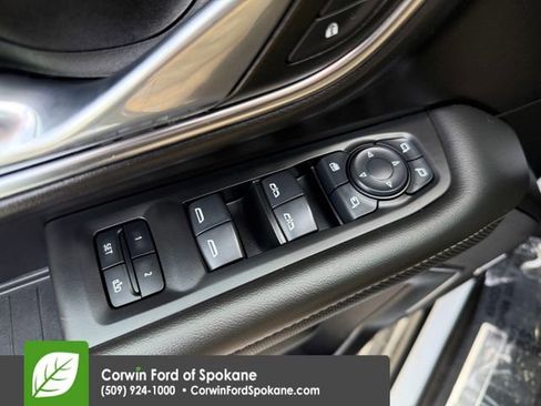 Used 2024 GMC Yukon XL SLT image 23