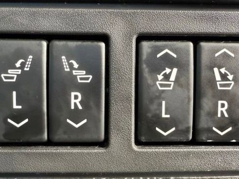 Used 2024 Cadillac XT6 Sport w/ LPO, ONYX Package image 14