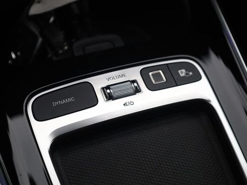 Used 2025 Mercedes-Benz GLB 250 4MATIC w/ Exclusive Package image 23