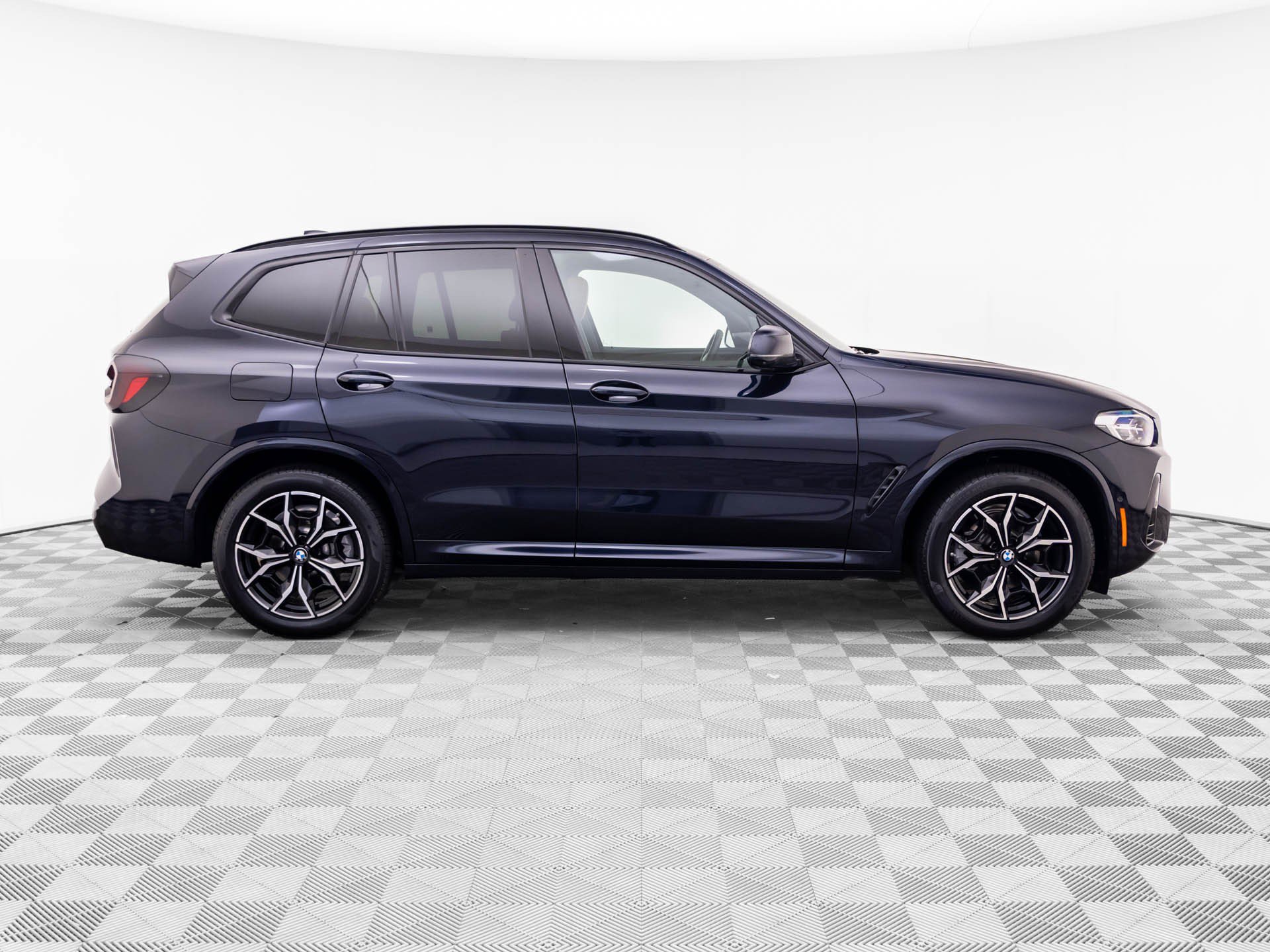 Used 2023 BMW X3 xDrive30i w/ M Sport Package AWD/4WD image 6