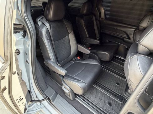 Used 2025 Toyota Sienna XLE Woodland Edition AWD/4WD image 25