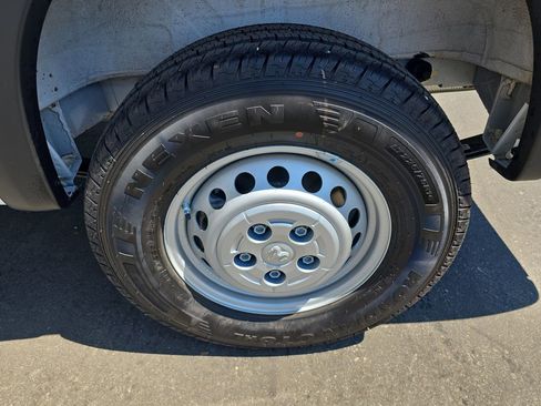 New 2025 RAM ProMaster 1500 w/ Convenience Group FWD image 31