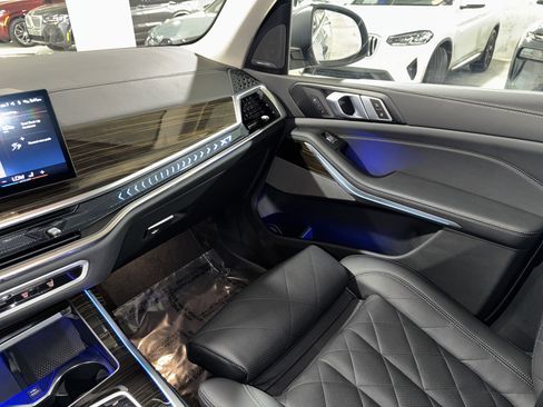 Used 2024 BMW X7 xDrive40i image 29